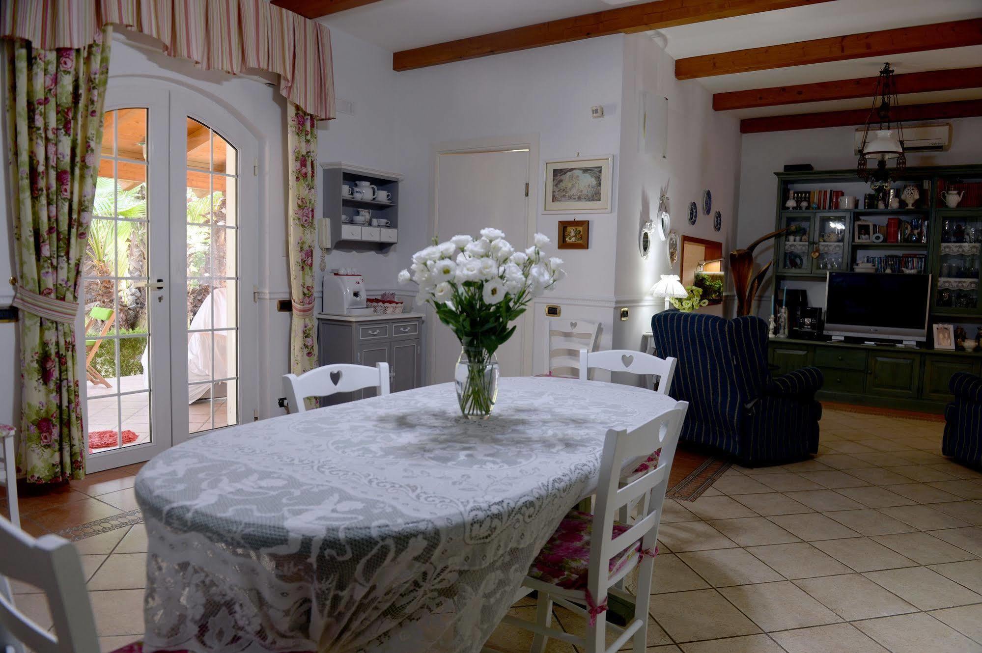 Il Giardino Delle Jacaranda Bed & Breakfast Talsano Luaran gambar